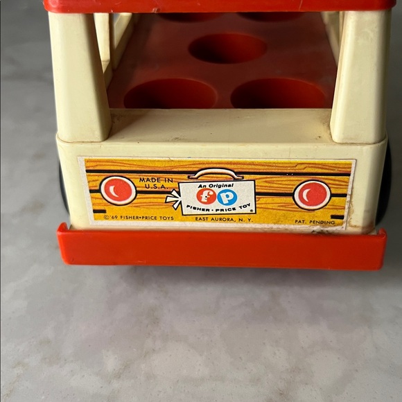 Vintage Fisher Price Little People 1969 Mini Bus With 4 Little People - Picture 3 of 9